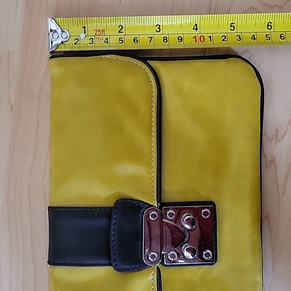 Shirleah clutch, like new - Picture 5 of 9